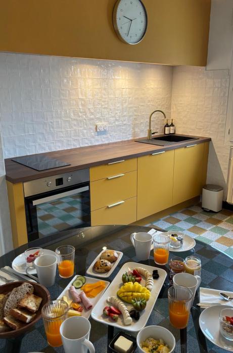 Appartement calme et lumineux, cour extérieure, repas maison possibles - proche Gare et Centre