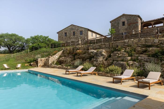 Siena Heritage Estate - Pool & Olive Grove