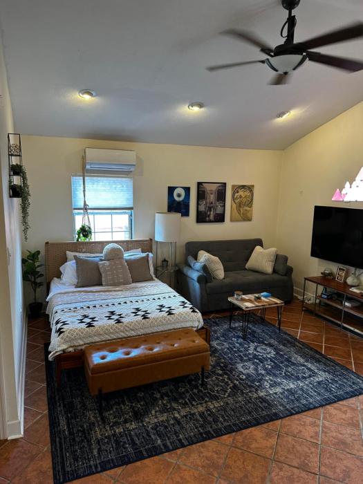 Lofty Dreams B&B, studio near Disney & Universal