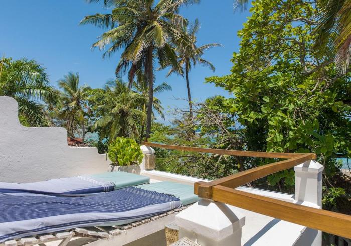 Villa, 30 metres from beach, Diani