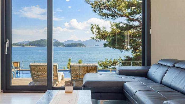 Sacheon Bireong Pool Villa