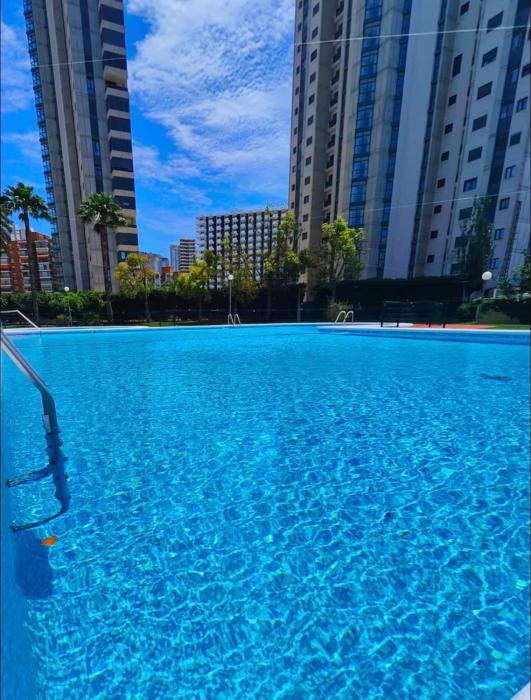 ZONA INGLESA VIP Habitación Privada Moderna en playa levante Benidorm habitación funcional apartamento compartido