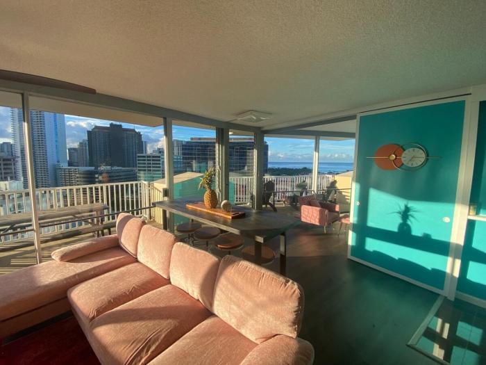 Jetsons Sunset Penthouse - MidCentury Modern Retreat