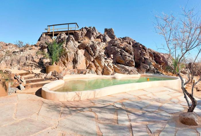 Private Joshua Tree Oasis with Pool & Hot Tub