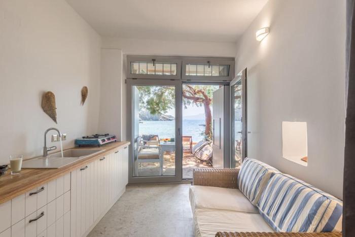 Casa del Mar Milos - on the beach