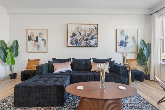 Stylish Ground Floor 2BR 2BA with Private Patio