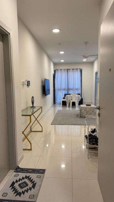 Modern 1BR 2-Min Walk to Al Araimi Boulevard