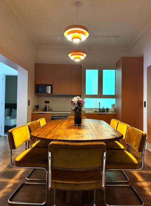 Stylish 4BR Top Floor w Private Rooftop Lounge