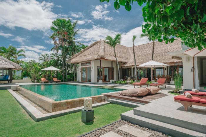 The Mango Trees - Luxury 5-star beachfront villa!