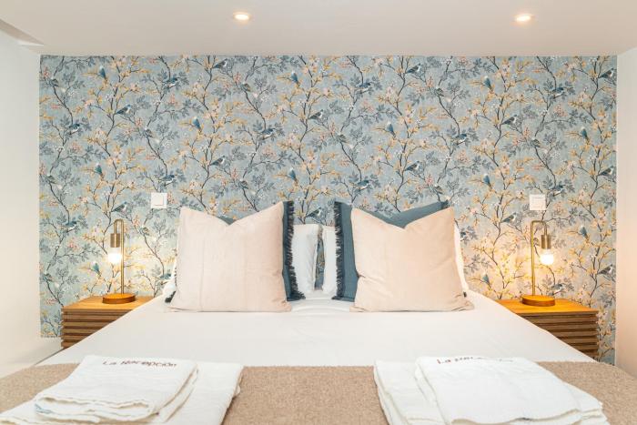 C06 Stylish Studio in Downtown