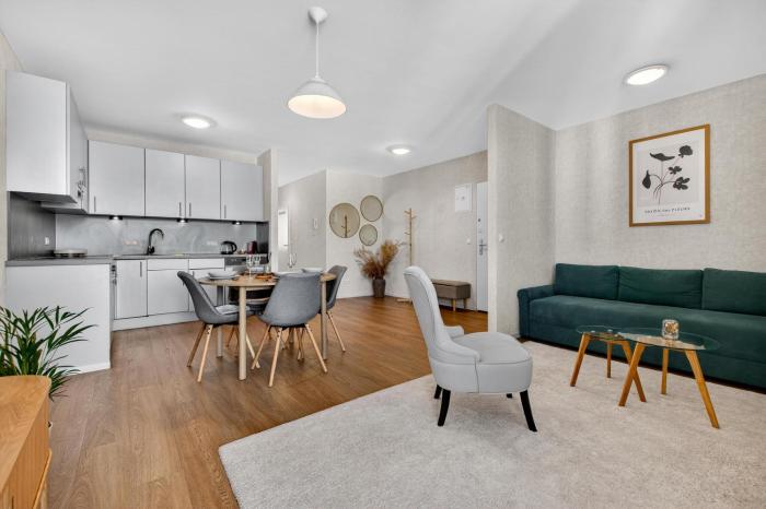 REVON Central-Urban apartment, Balcony & Free Parking