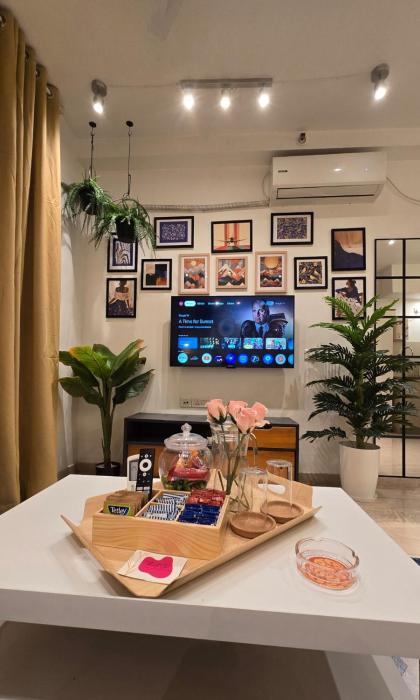 Empire Stays - Coastline Studio Hiranandani Estate