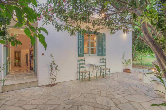 Lago Skiathos Art Residency & Guest House