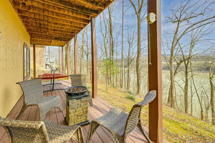 Lake Cumberland Log Cabin Near 3 Boat Ramps