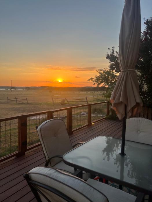 Lakeside Sunset - Hot Tub, Pool Table, Beautiful Views!!