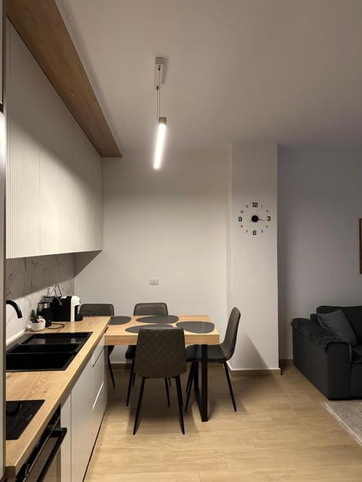 Finn Modern Seaside Apartment