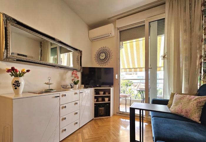 Aureola Center Apartment