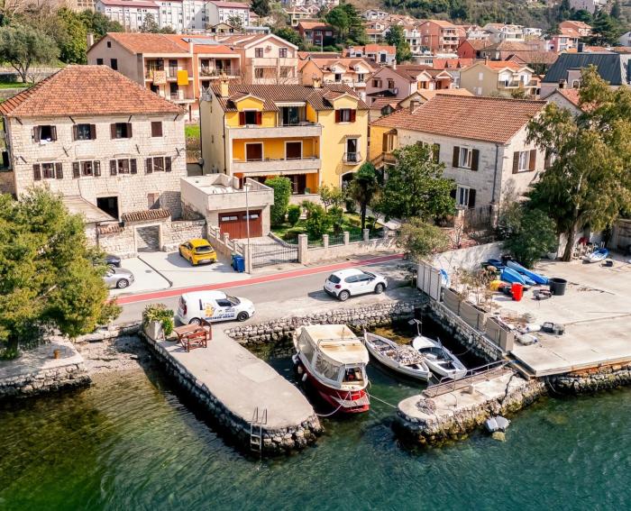 Beachfront Apartment More 2