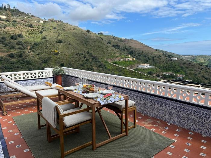 El Cocodrilo - Heated Pool, Sea View - 10 min to beach