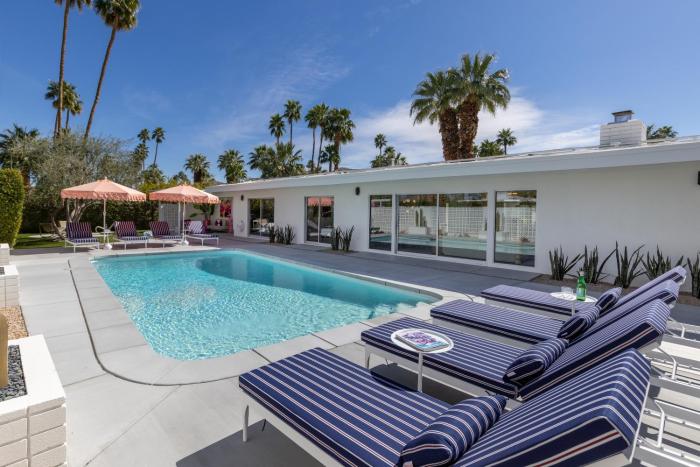 Palm Breeze by ACME House Company