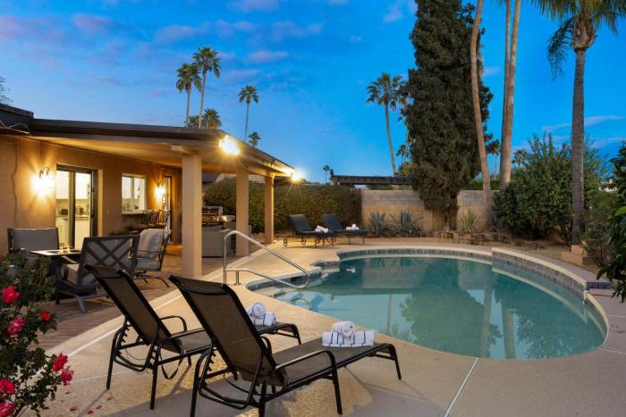 Desert Nights Retreat Pool & Firepit