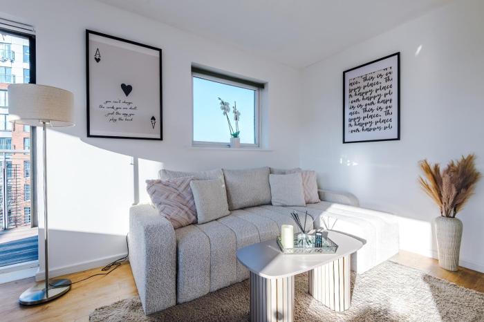 Stylish MCR 1BR Apt Etihad Coop Live Parking