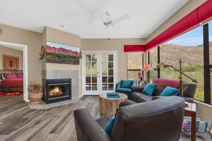 Updated Tile View at Ventana 2 BR Condo COM PoolPATIO VIEWS