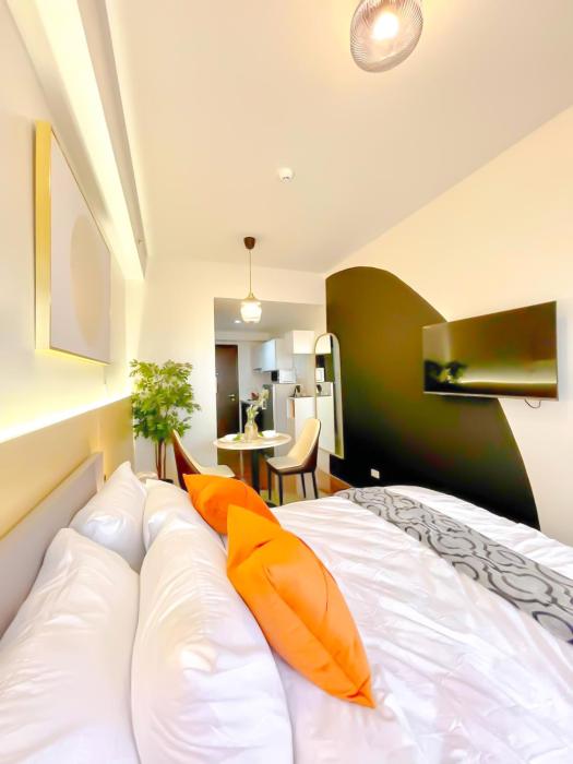 The Air Luxe Spot l WiFi and Netflix I AIR 2929