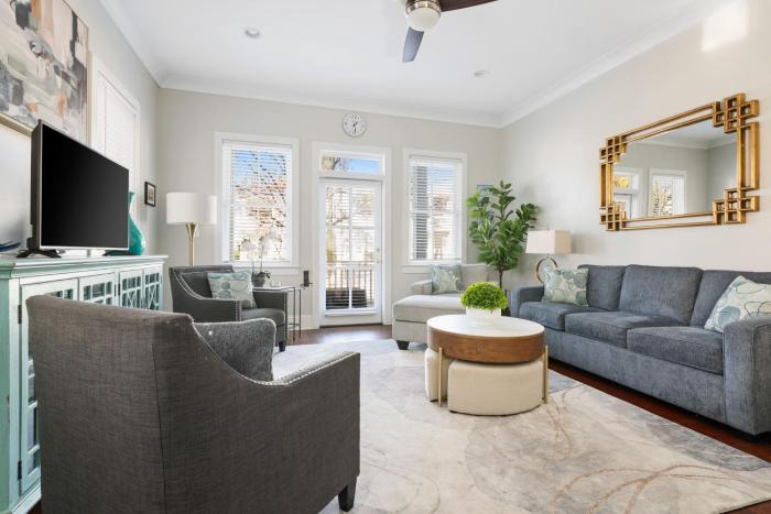 Rooftop Patio Unparalleled Views in 3-story Home