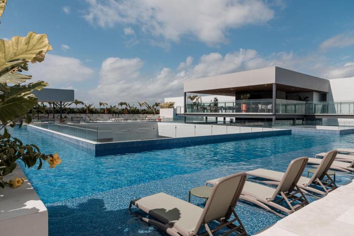 Playas Golden Area -- Casa Omega 2BR 2BA tropical retreat, beach, infinite Pool, Gym