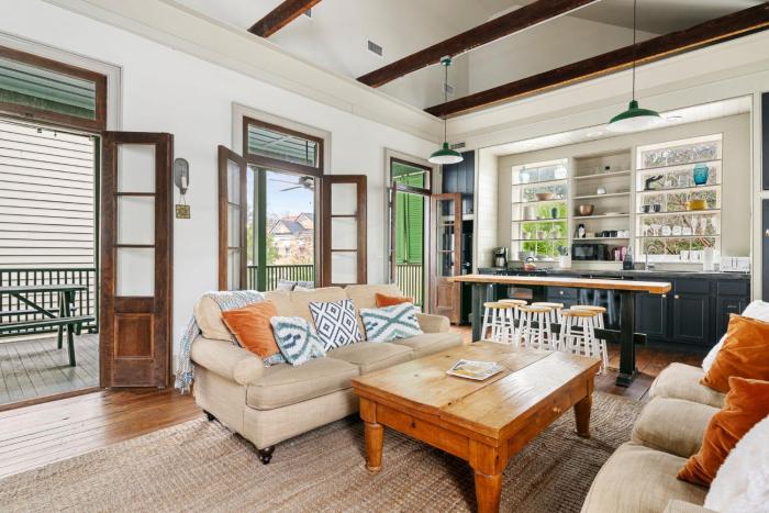 Chic 3BR 2BA Downtown Stay The Blue Chip