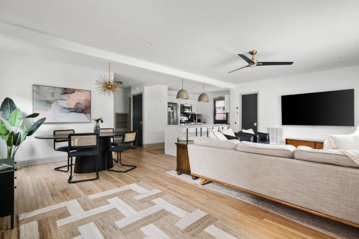 Casa Luna Downtown Hampton Park