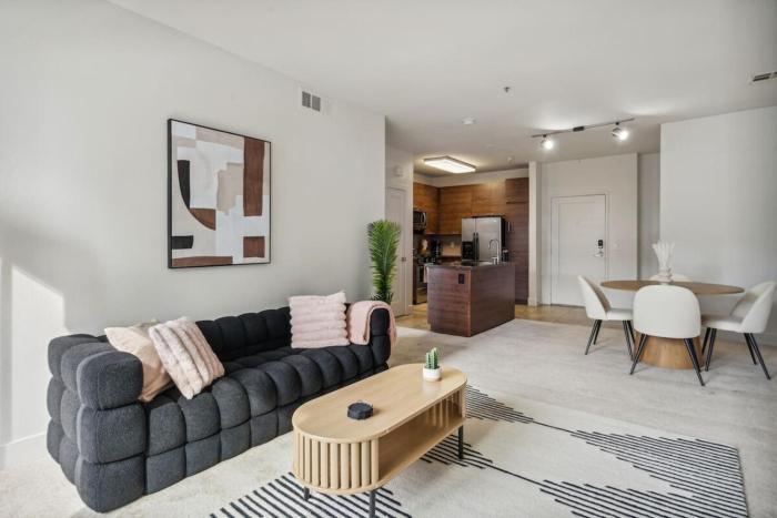 Modern Marina Sanctuary - Central - Pool, Gym, Spa