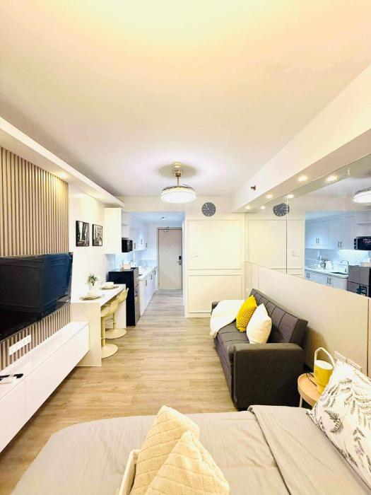 Sea Residence C&D Near MOA Airport by Paul