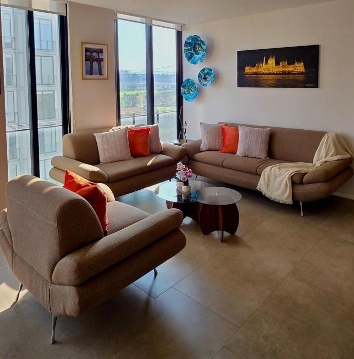 Alto8 Premium apartment with A C pool and view