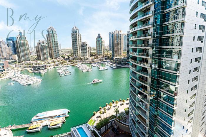 Elegant Modern 1BR with Stunning Marina Views