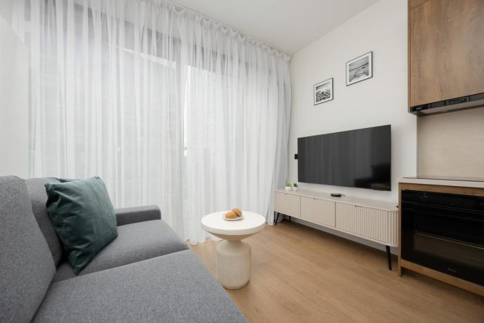 Towarowa Towers Comfortable Apartment with Air Conditioning Ideal for Remote Work by Noclegi Renters