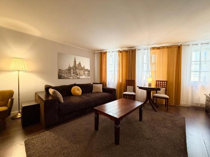 Rynek Wrocław Heritage Apartment by BookingHost