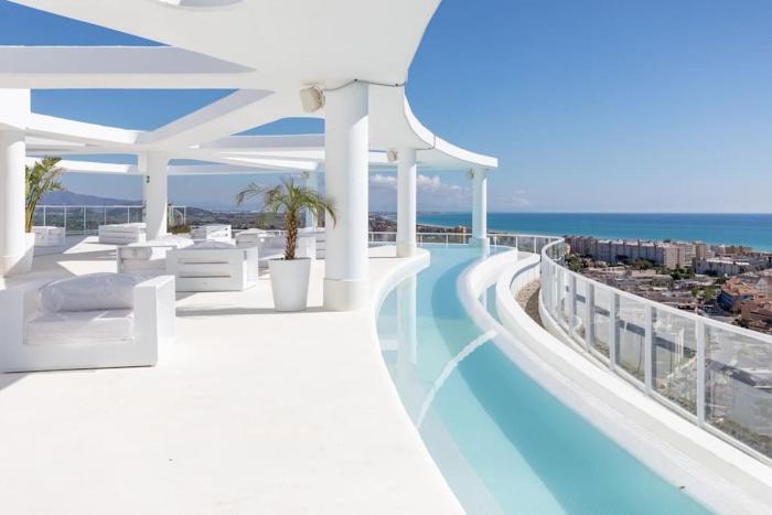 Seaview Luxury with Rooftop Pool