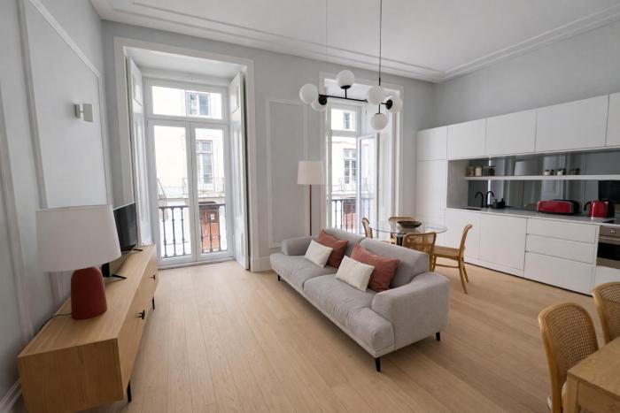2 bed flat with Balcony in Central Lisbon