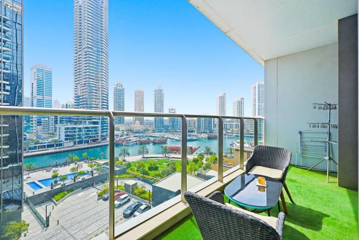 Sparkle Tower 2BR, Marina Walk, Pool and Gym, Dubai Marina