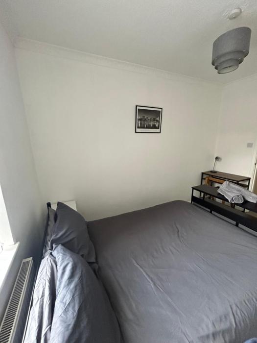 3-Bed Home Gloucester GL1 Newly Renovated