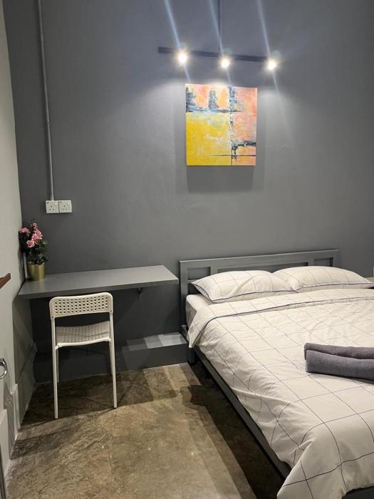 Roomah En-suite attached-bath R3