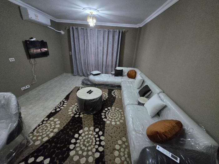 Modern Deluxe 3 Bedroom Apartment with 2 scenic balconies