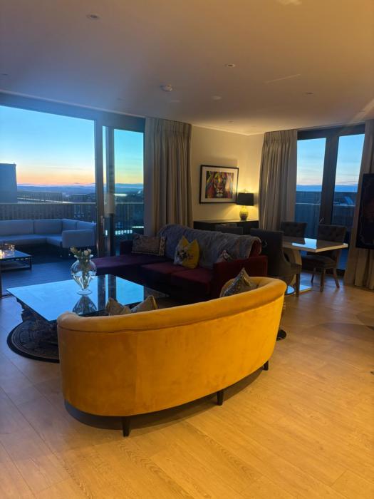 Stunning and central three bedroom Penthouse with roof terrace