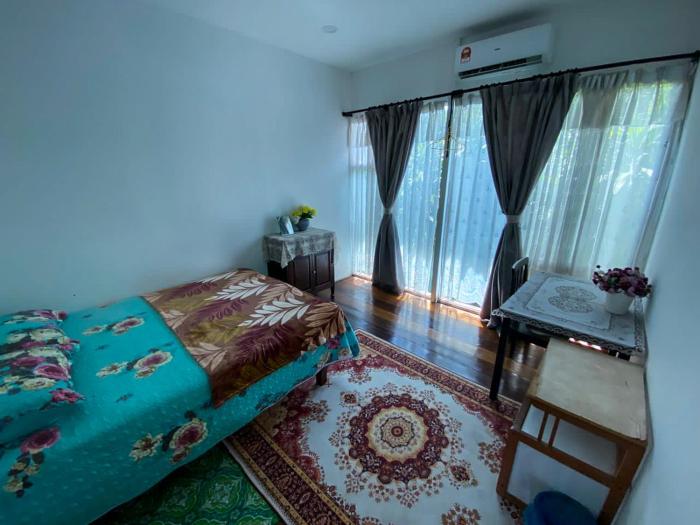 Jarah Residence, Classic Home Staycation