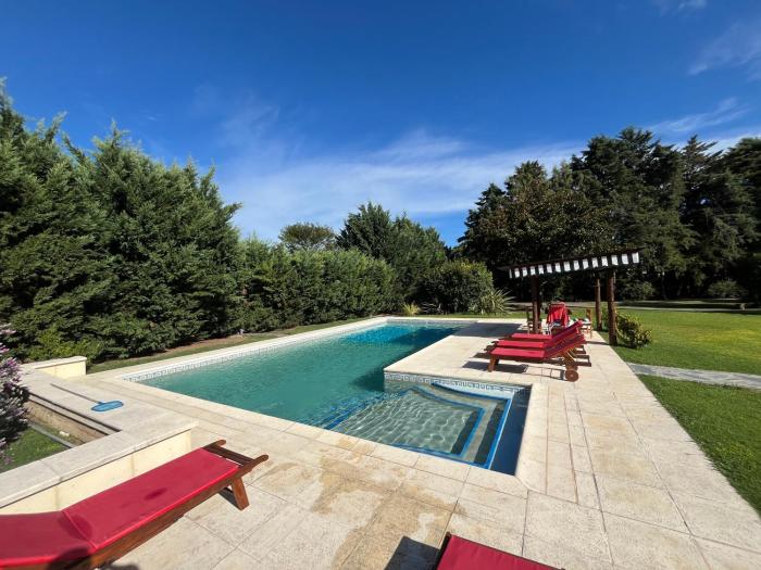 Casa con parque soñado, gran piscina, parrilla y CheckOut 18 hs!