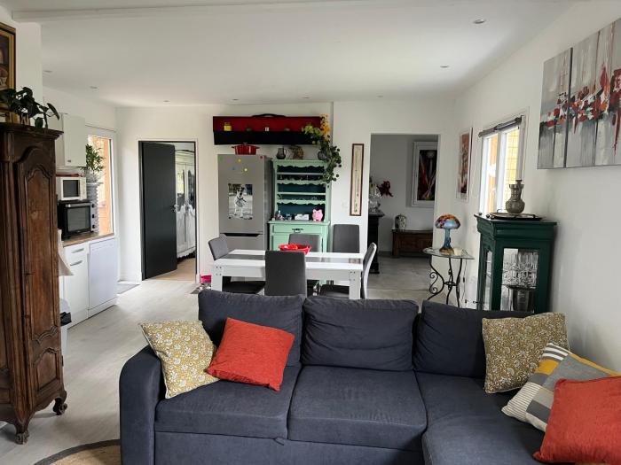 Chalet de lhuine , pole europeen, circuit 24 du Mans