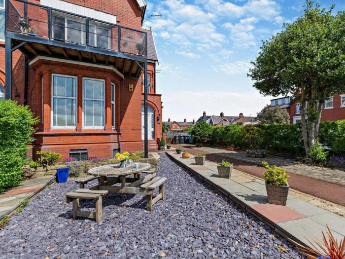 2 Bed in Lytham St. Annes oc-94212
