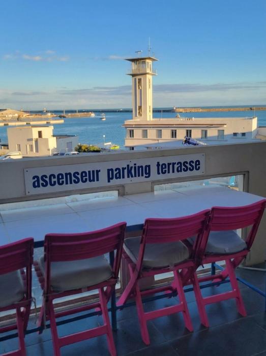 Grand studio avec ascenseur, parking et terrasse